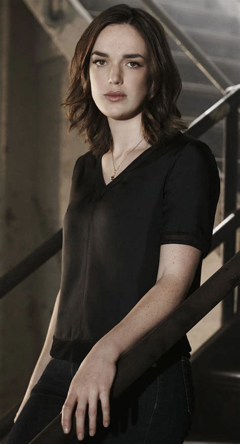 jemma simmons|Jemma Simmons (Earth.